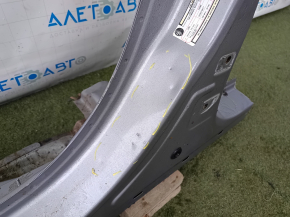 Left center body pillar of a Jeep Grand Cherokee WK2 11-22, dents on the body