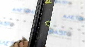 Right windshield molding cracks on Audi A4 B9 17-25