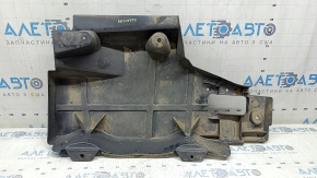 Right trunk protection for Ford Edge 15-21 is worn and dented.