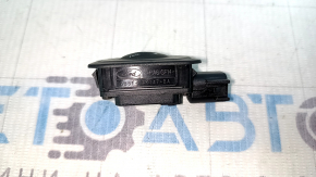The tailgate release button on a Ford Edge 15-23 is worn out.