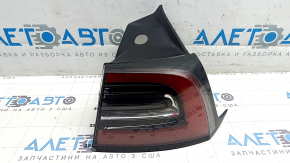 Tesla Model Y 20-25 right outer fender light, 4 pins, broken glass