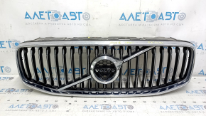Radiator grille with Volvo XC60 18-21 badge under the camera