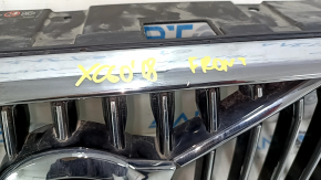 Radiator grille with Volvo XC60 18-21 badge under the camera