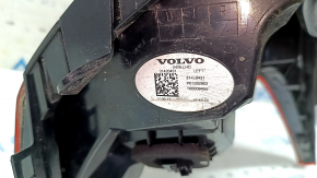 Volvo XC60 18-25 wing outer left light is worn
