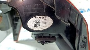 Volvo XC60 18-25 right outer fender light is worn