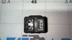 USB Hub, AUX Nissan Versa Note 13-17