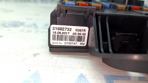 Volvo XC60 18-19 dashboard fuse box