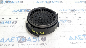 The rear right speaker of the Audi A4 B8 08-16 has a broken edge with fasteners.