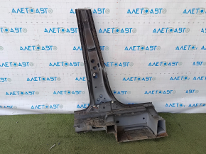 The central left body pillar of the Mercedes W167 GLE 350 450 20-24 is sawn off, butts