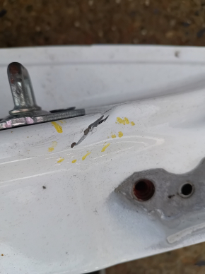 The left center pillar of a Toyota Camry v50 12-14 USA is sawn off.