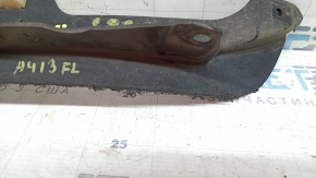 The left front bumper mudguard of the Audi A4 B8 08-16 is worn out.