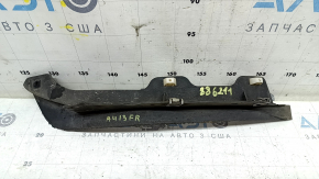 The right front bumper mudguard of the Audi A4 B8 08-16 is worn out, the fastening is broken