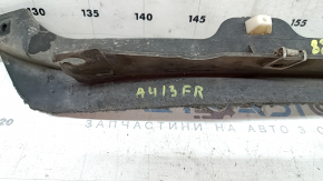 The right front bumper mudguard of the Audi A4 B8 08-16 is worn out, the fastening is broken