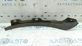 The right front bumper mudguard of the Audi A4 B8 08-16 is worn out, the fastening is broken