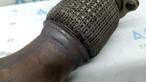 The exhaust pipe, the middle part of the Audi A4 B8 13-16 rest 2.0T, is torn.