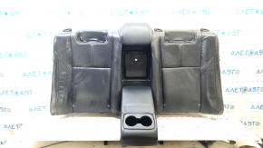 The back of the rear row of seats of the Toyota Avalon 13-15 is black leather, with an armrest.