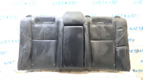 The back of the rear row of seats of the Toyota Avalon 13-15 is black leather, with an armrest.
