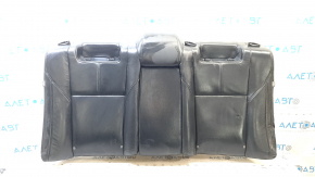 The back of the rear row of seats of the Toyota Avalon 13-15 is black leather, with an armrest.