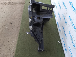Front right quarter Kia Niro 23- HEV, PHEV on the body, graphite