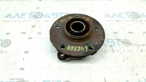 Front right hub of Audi A4 B8 08-16 rusty