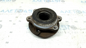 Front right hub of Audi A4 B8 08-16 rusty