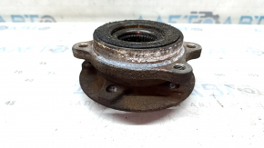 Front right hub of Audi A4 B8 08-16 rusty