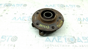 Front left hub of Audi A4 B8 08-16 rusty