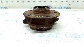Front left hub of Audi A4 B8 08-16 rusty