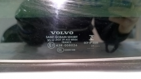 Volvo XC60 rear panoramic glass scratches 18-25