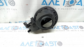The gas cap housing of a Ford C-max MK2 13-18 has a torn seal.