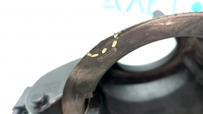 The gas cap housing of a Ford C-max MK2 13-18 has a torn seal.