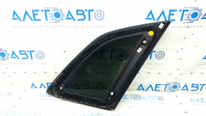Rear left window with blind glass for an Audi Q5 80A 18-24 with chrome molding, scratches on the chrome, and a defective seal.