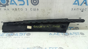 Alfa Romeo Giulia 17-25 front left side door trim scratches