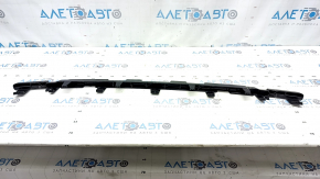 The lower front bumper absorber of a BMW 3 G20 19-22 is broken.