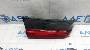 The inner tailgate light, left, BMW 3 G20 19-21, is worn.