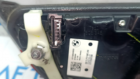 The inner tailgate light, left, BMW 3 G20 19-21, is worn.