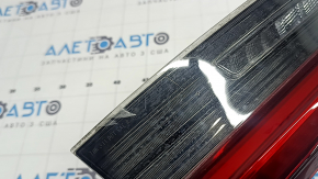The inner tailgate light, left, BMW 3 G20 19-21, is worn.