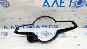 The upper steering wheel cover of the Alfa Romeo Giulia 21-23 has a broken mount.