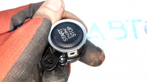 Alfa Romeo Giulia 17-25 start/stop button scratched and worn