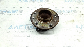 Alfa Romeo Giulia 17-25 RWD front left wheel hub rusty
