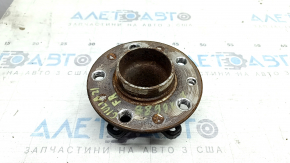 Alfa Romeo Giulia 17-25 RWD front right wheel hub rusty
