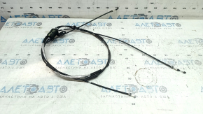 The hood release cable of the Alfa Romeo Giulia 17-25 has a torn casing.