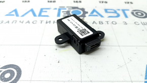 Kia Sorento 21-25 passenger seat charging port