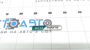 The ECO HYBRID emblem is on the tailgate of the Kia Sorento 2021-22.