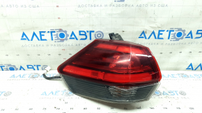 Nissan Rogue 17-20's left outer fender light is worn.