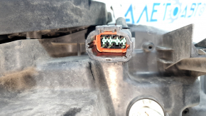 Nissan Rogue 17-LED front right headlight, broken guide, sand