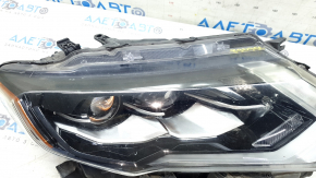 Nissan Rogue 17-LED front right headlight, broken guide, sand