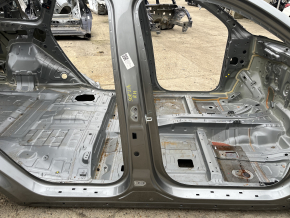The central right body pillar of the Kia Sorento 21-25 HEV on the body