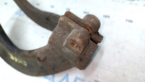 The front right shock absorber fork of the BMW X5 F15 14-18 is rusty.