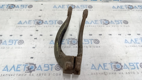 The front right shock absorber fork of the BMW X5 F15 14-18 is rusty.